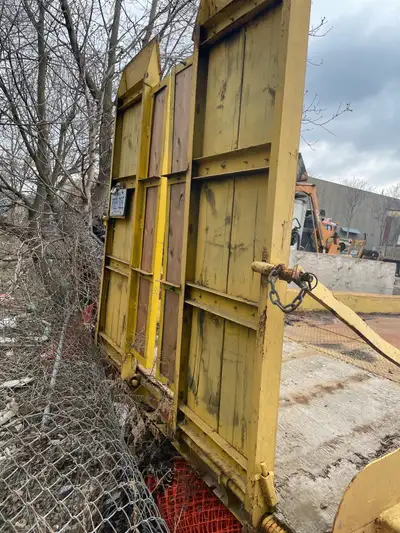 1990 TJWL Model 900 Body Type TY Weight 01633 Kg 12 Ton Capacity. 24.5 overall length 18’ Deck. 44”...