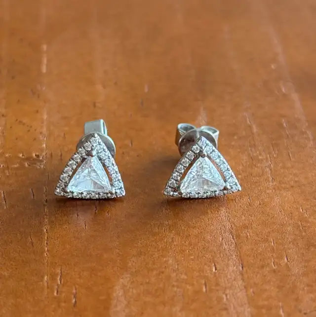 Lab-grown diamond 18k gold earrings