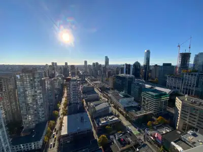 Air-Conditioned Gorgeous View 1 Bedroom + Den Downtown Apartment in Capitol Residences for Rent ! 32...