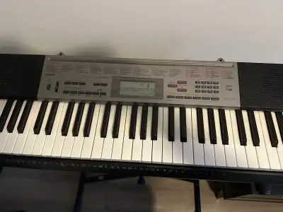 Casio LK-165 61-Key Light-Up Keyboard in excellent working condition. Perfect for beginners or anyon...
