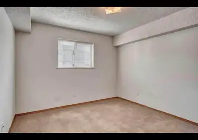 Private Room for Rent – Winnipeg Near Garden City $500/month Available next month ️ Private room Lau...