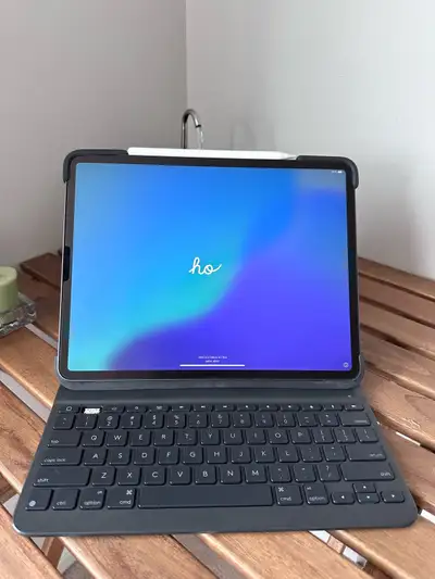 iPad Pro 12.9 4th gen with keyboard case and apple pencil, View more