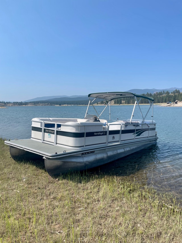 2000 22 ft Harris Kayot pontoon boat Powerboats & Motorboats Cranbrook Kijiji