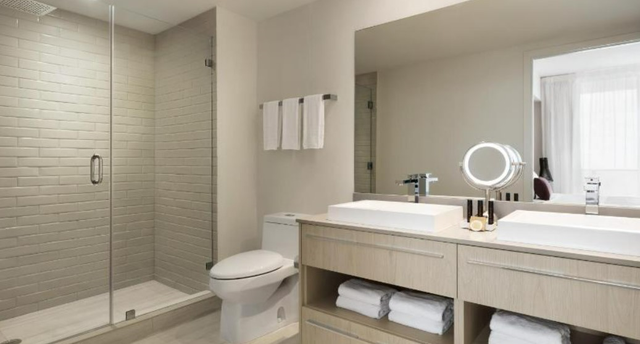 Hollywood Beach Oceanfront Getaway with Stunning Views & Resort in Florida in Canada - Image 3