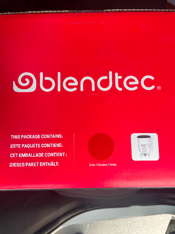 Blendtec Blender with Wildside+ Jar [BNIB] in Processors, Blenders & Juicers in Markham / York Region - Image 2