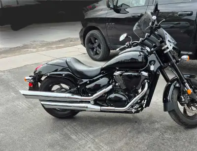 2018 Suzuki Boulevard M50 Excellent condition . Very low 3900kms . Comes with extras seen in picture...