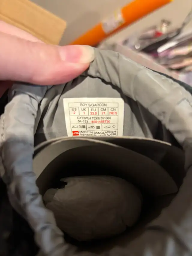 size 2 boots  in Kids & Youth in Ottawa - Image 2