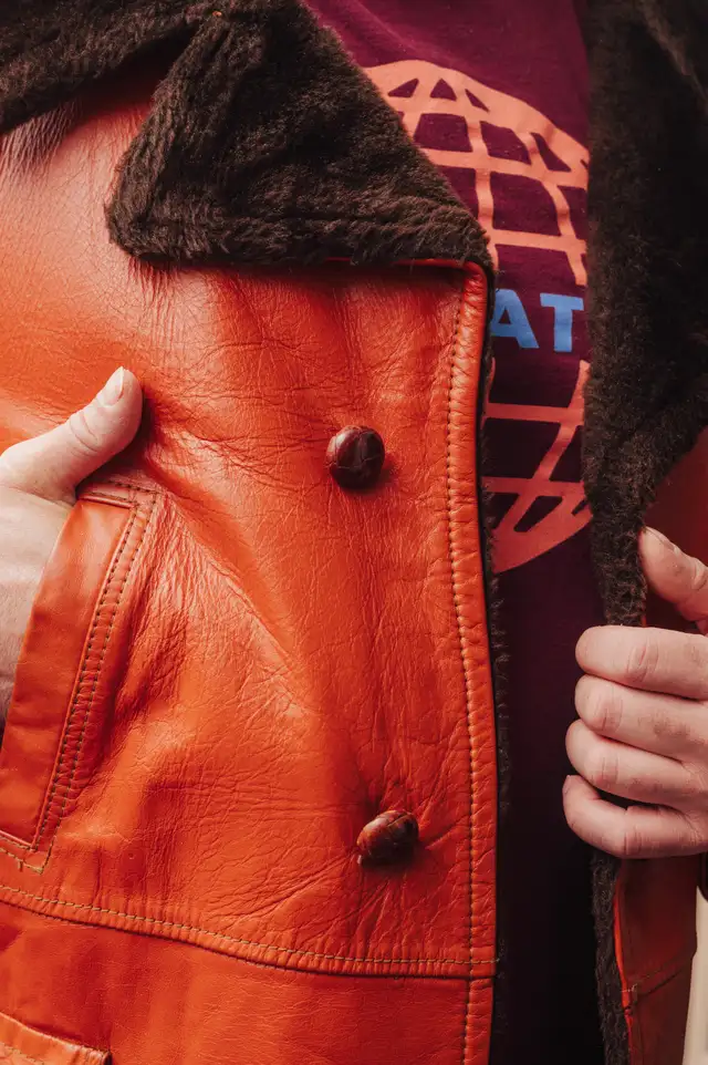 70's Vintage William Barry leather Coat - Shearling Lined in Men's in City of Toronto - Image 4