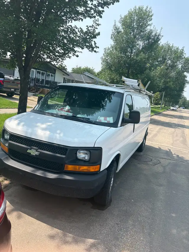 2015 GMC 3500 Express Cargo Van545693683533762562