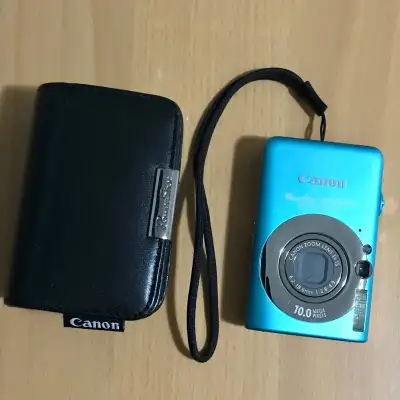 Canon digital camera for sale. It’s in perfect condition with case, 4gb SD memory card, and charger....