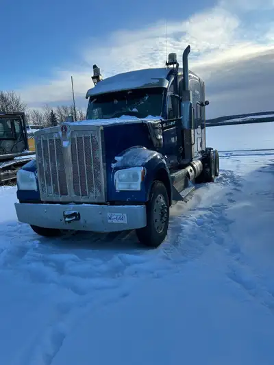 2020 W990 kenworth tandem highway tractor has sleeper heater and engine heater has 12560 hrs and 647...