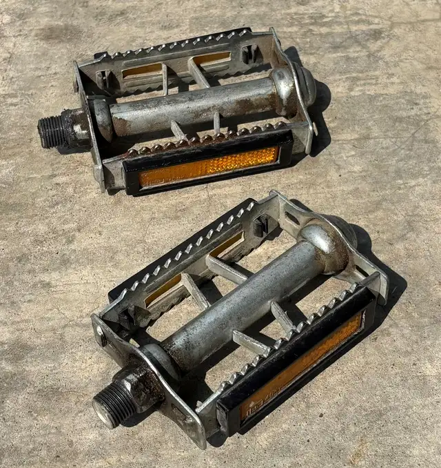 Bike Pedals in Frames & Parts in Kingston - Image 3