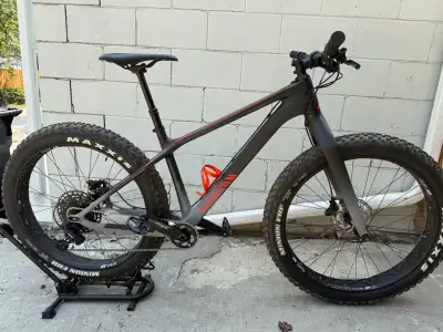 2021 Canyon Dude CF 8 Size M Carbon Fat Bike Like New, <500KM, View more