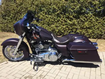À vendre $13,000 2012 FLHX 103 StreetGlide Stage 3 Screamin’ Eagle installé au dealer Heavy breather...
