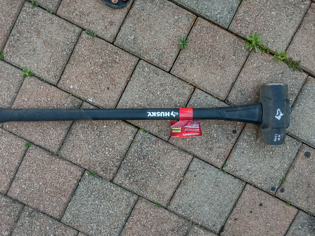 Husky 16 lb. Sledge Hammer with 34-inch fibreglass Handle in Hand Tools in Mississauga / Peel Region - Image 2