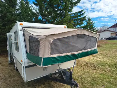 Roulotte Starcraft travelstar 19ck 2004 19 pied (incluant la pole) Roulotte hybride 2 lit double et...