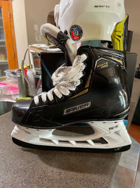 Hockey skates size 6, shoe size 7.5