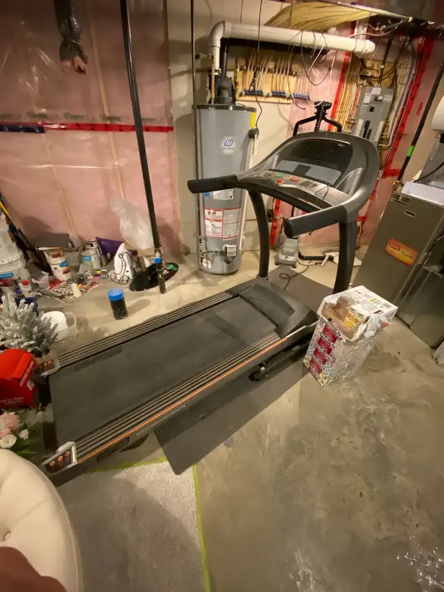 treadmill afg 3.1at in Exercise Equipment in Edmonton - Image 3