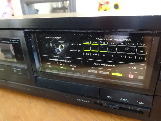 Onkyo TA-R240 vintage auto reverse Cassette Tape Deck (1987-89) in Stereo Systems & Home Theatre in Markham / York Region - Image 5
