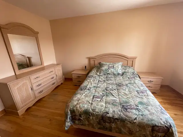 Chambre à coucher in Multi-item in City of Montréal - Image 2