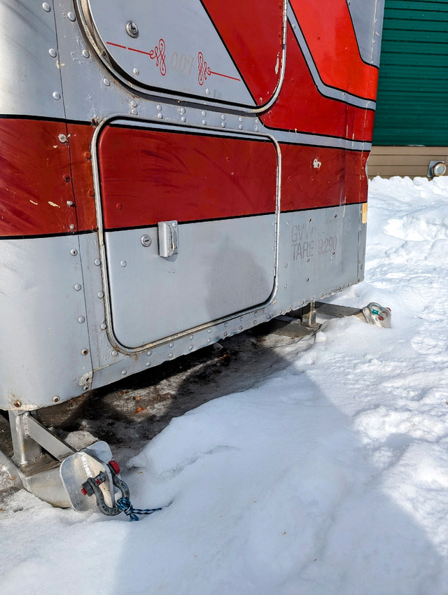 Semi Sleeper Ice Shack in Fishing, Camping & Outdoors in Prince Albert - Image 3