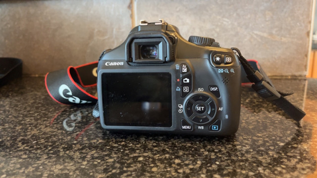 Canon EOS Rebel T3 & Carrying Case in Cameras & Camcorders in Calgary - Image 3