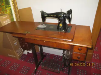 MACHINE A COUDRE MARQUE SINGER,  ANTIQUE, View more