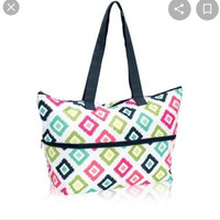 Thirty one expand a tote bag
