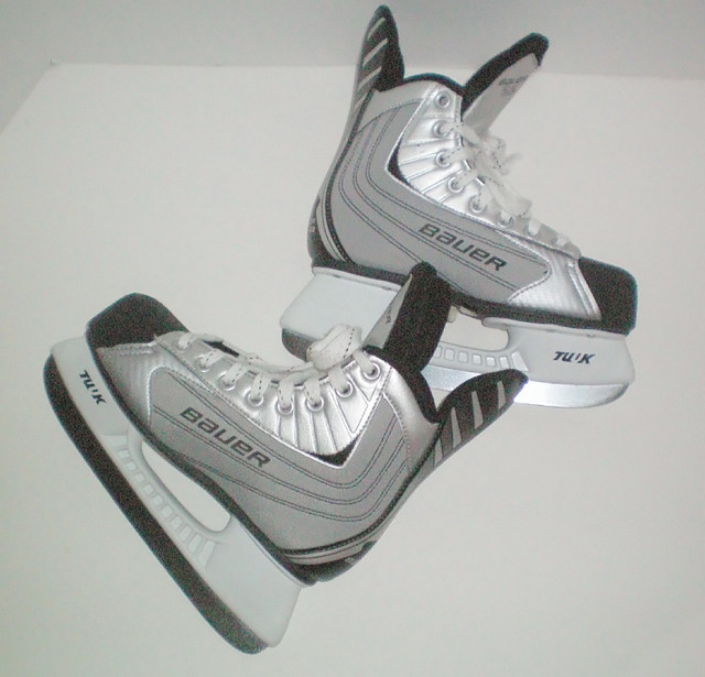 Bauer 22 Hockey Skates Youth Size 3 in Skates & Blades in London - Image 4