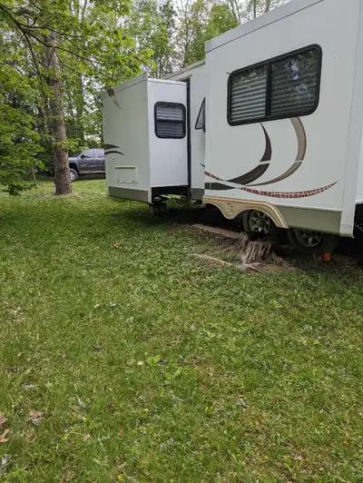 2011 spree KZ Couples trailer no leaks everything works as it should Looking to trade for a trailer...