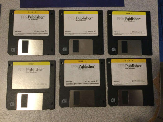 old Windows 3.1 Desktop Publisher 1991 -3 1/2 inch disks Manuals in Software in Oshawa / Durham Region - Image 4