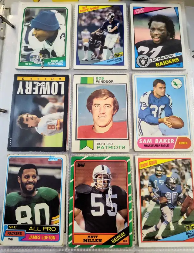 1970's & 1980's Topps NFL football cards- over 145 cards lot #2 in Arts & Collectibles in Hamilton - Image 4