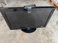 LG 32" HD LCD Television with Remote - Model 32LH20
