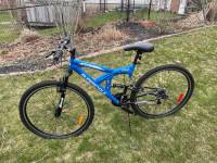 Bike with shocks, missing pedals