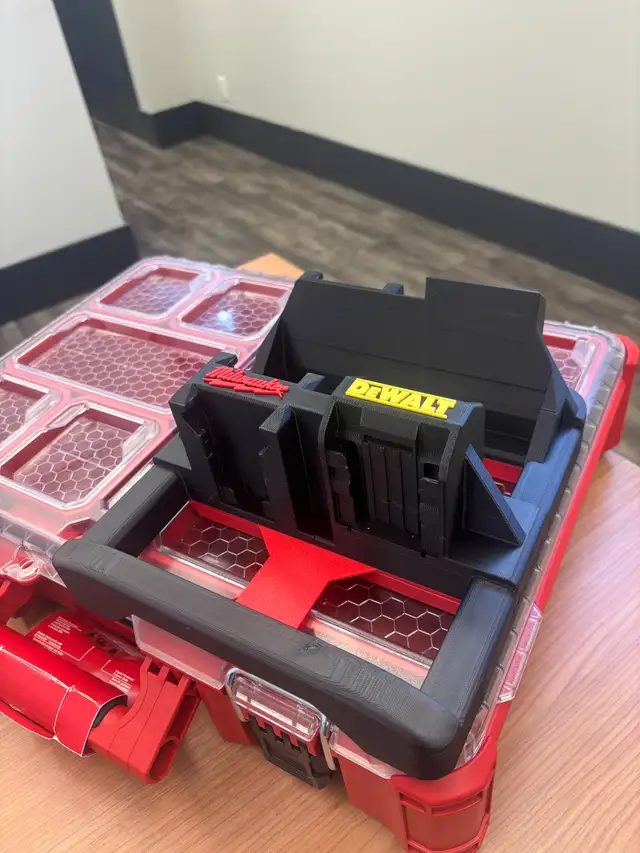 DeWaukee Packout Holder Carrier for DeWalt & Milwaukee Batteries in Power Tools in Markham / York Region - Image 6