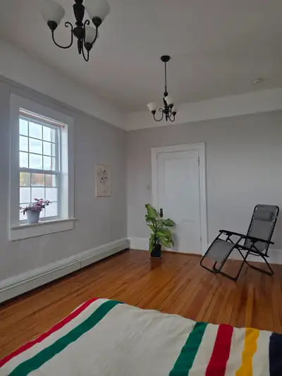 Large, bright bedroom/sitting room with own separate entrance available for female student or profes...
