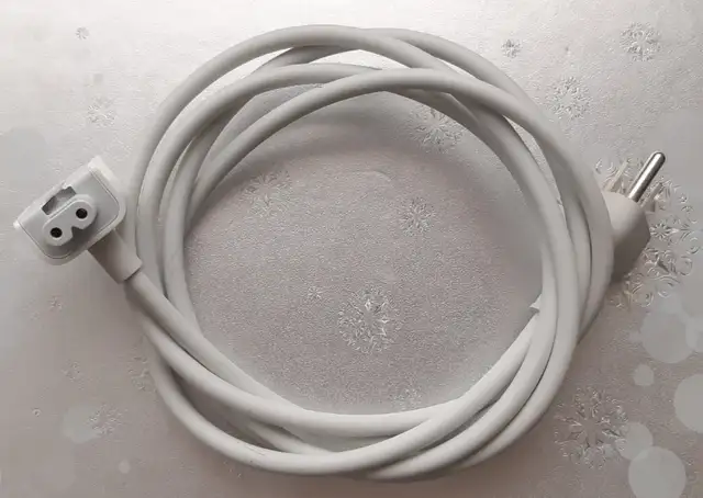 Apple MagSafe Power Adapter in Laptop Accessories in City of Toronto - Image 6