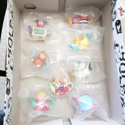 1998 Toy Chest EIGHT RED ROSE TEA Miniature Tea Pots. ALL OF THESE TEA POTS ARE IN THEIR ORIGINAL PA...