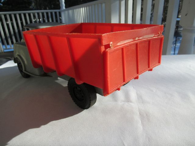 1960's Reliable Toys Canada Large Plastic Dump Truck in Arts & Collectibles in Sudbury - Image 4