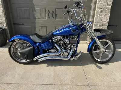 This bike is so nice and hardly any mileage Add ons 255 HD torque cam Stage 1 breather Vance and Hin...