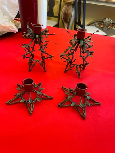 Un ensemble de 4 chandeliers de Noël - 5$ le tout, View more