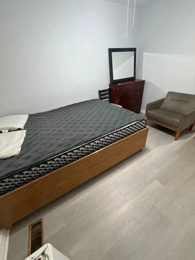 Personal room for rent for punjabi girl malton near go station in Room Rentals & Roommates in Mississauga / Peel Region - Image 6