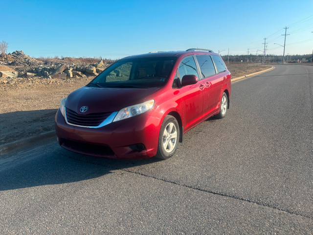 2015 Toyota Sienna for sale in Cars & Trucks in Cape Breton - Image 3