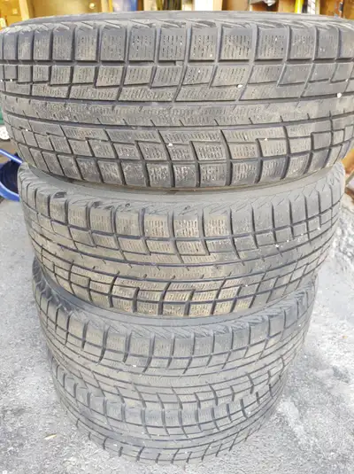 $200. Set of 4 Yokohama Ice Guard winter tires on rims - size is 195 65R15. They were used on a Hond...