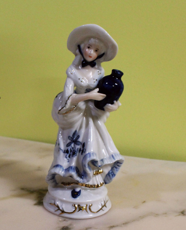 Porcelain Figures in Arts & Collectibles in Gatineau