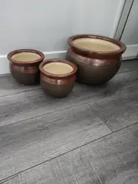Clay pots (excellent condition)