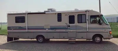 1990 Pace-Arrow 34’ Pace Arrow 34’ motorhome made by Fleetwood. Great shape for its age and ready to...