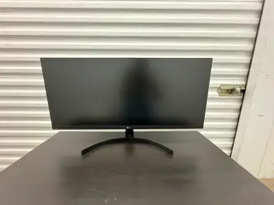 In perfect working condition comes with power and display cables