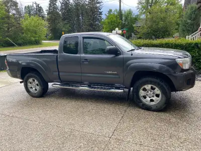 2013 Toyota Tacoma TRD off road, access cab, excellent condition