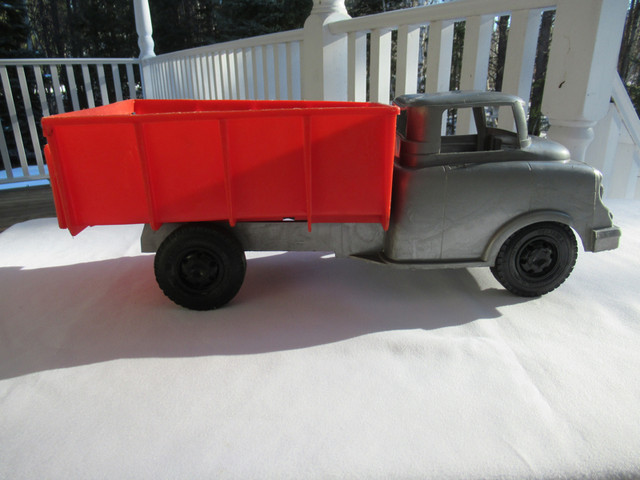 1960's Reliable Toys Canada Large Plastic Dump Truck in Arts & Collectibles in Sudbury - Image 2